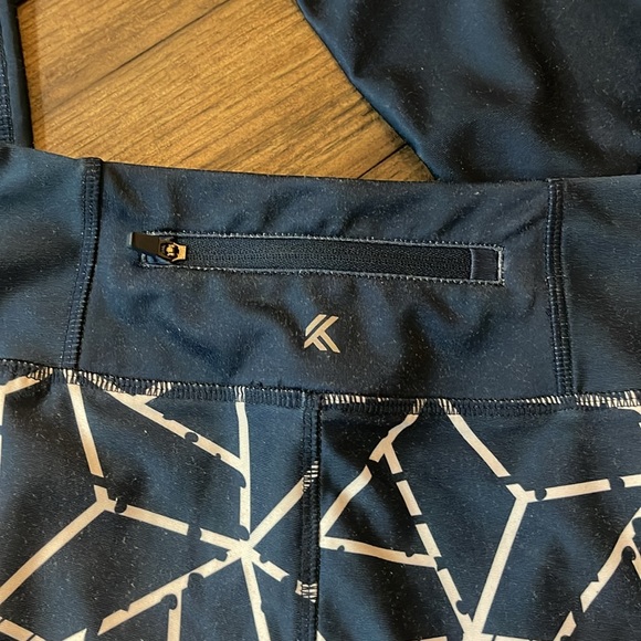 Blue leggings with geometric white print - Medium - Picture 4 of 5